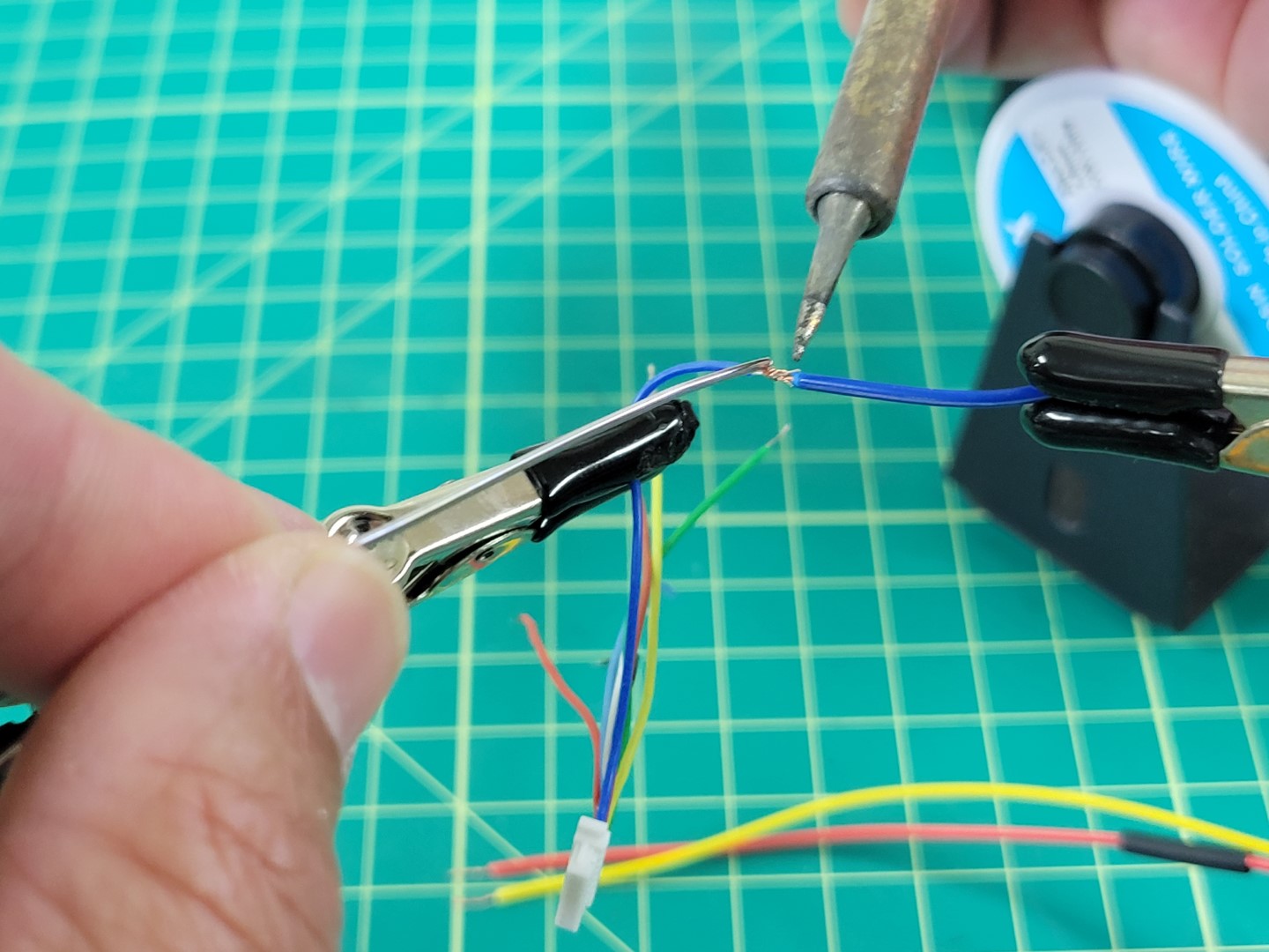 Soldering the ESC and FC M4 wires together