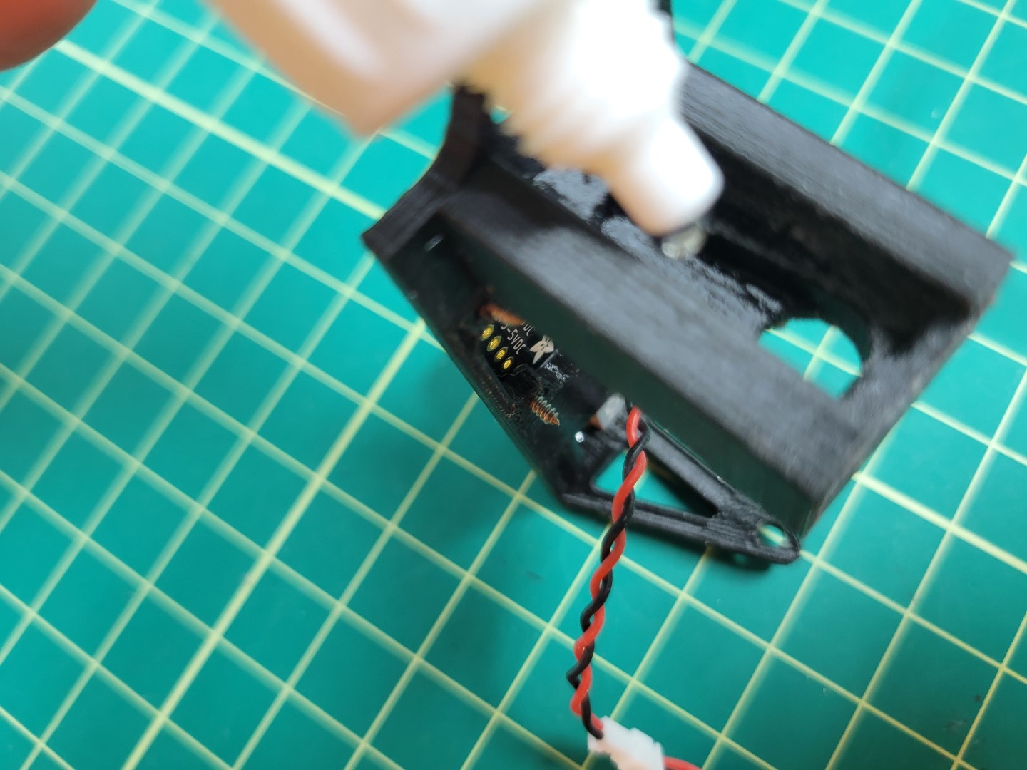 Tilt Servo Horn Mounting