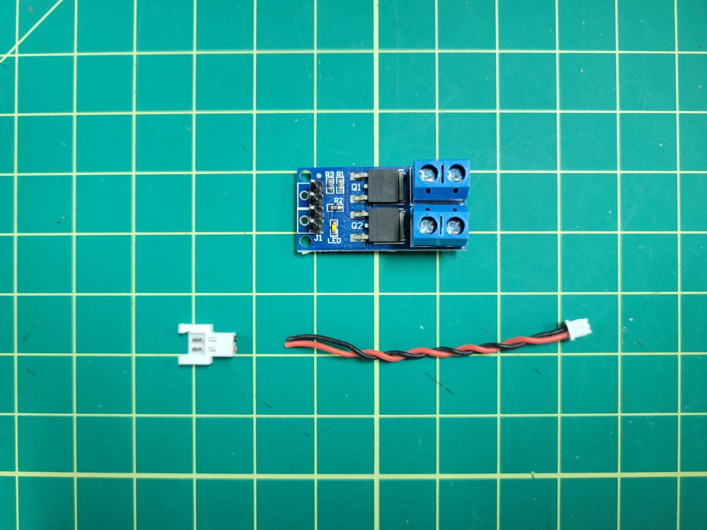 FPV camera cable ready to connect to mosfet